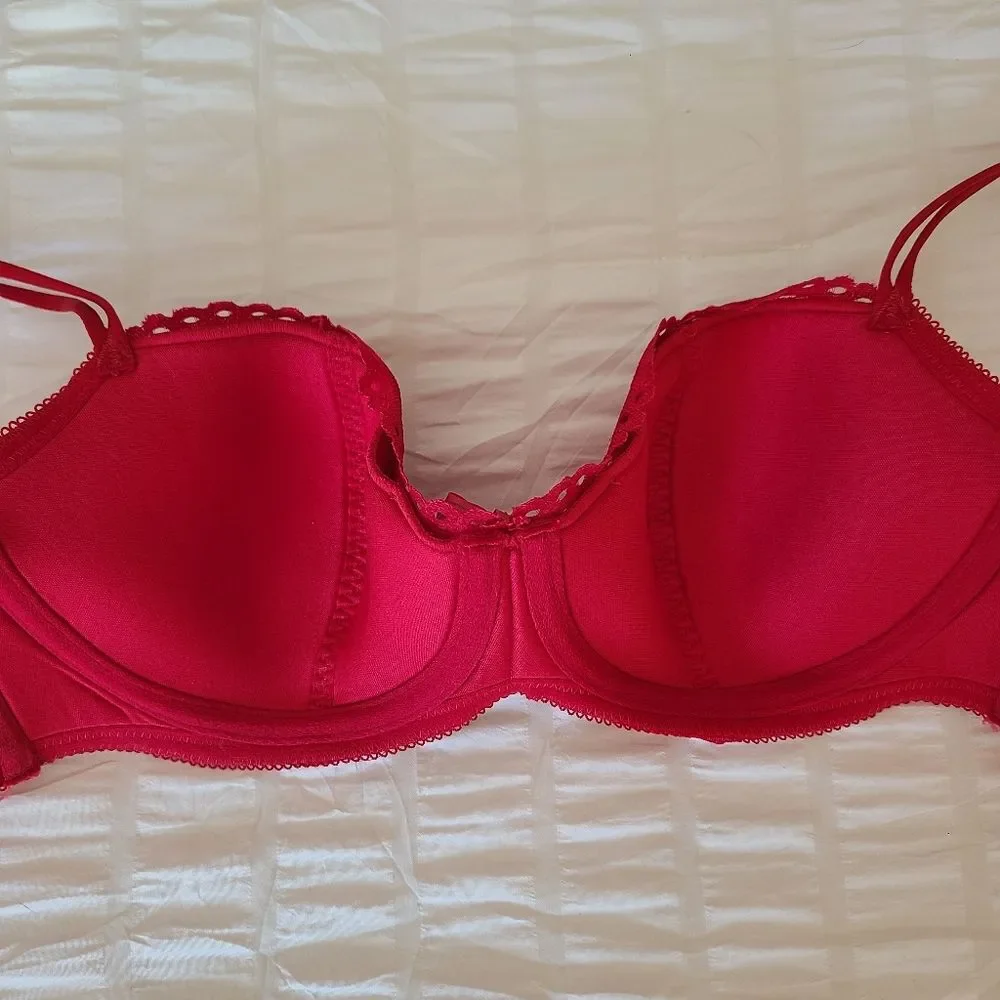 b. temptd this lace